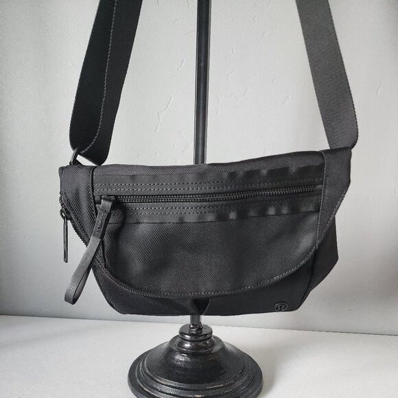 Lululemon Festival Bag II "LIKE NEW" - Picture 9 of 16